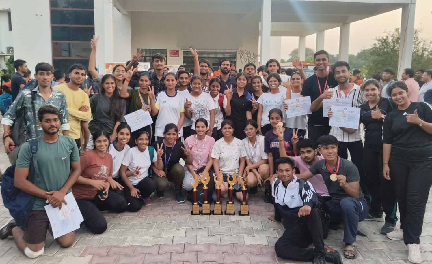 जोनल स्पोर्ट्स फेस्ट आगरा में जी.एल. बजाज का जलवा आठ स्वर्ण, चार रजत सहित जीते कुल 14 पदक