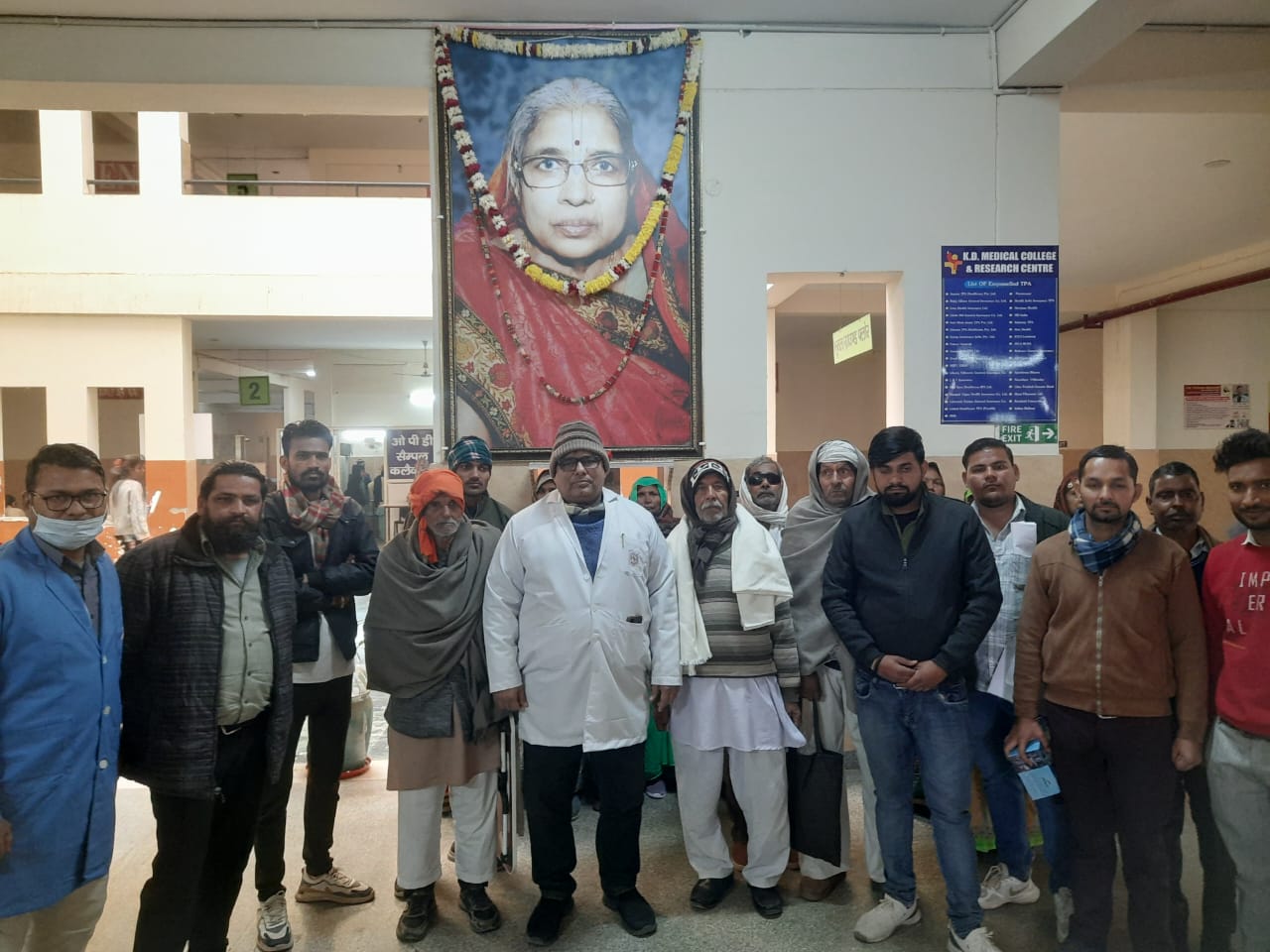 के.डी. हॉस्पिटल के निःशुल्क नेत्र शिविर में उमड़ रही भीड़ दादी मां कांती देवी की स्मृति में एक माह चलेगा शिविर शिविर में सभी तरह के ऑपरेशन, दवाएं और खाना-रहना फ्री
