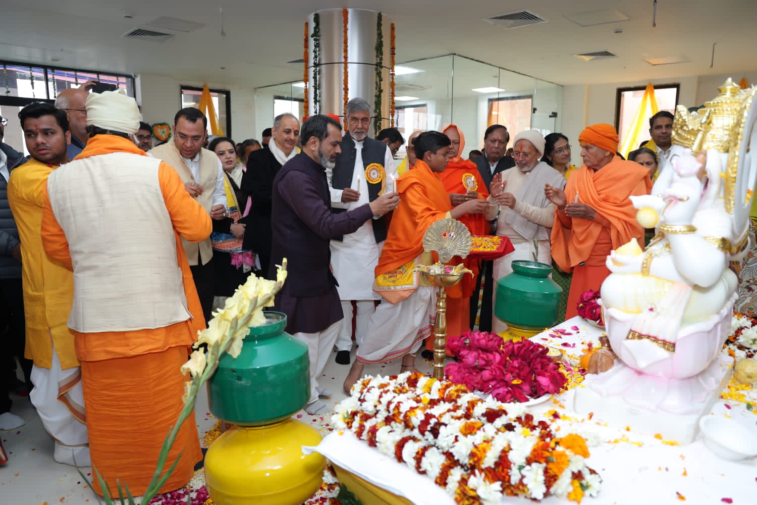 उत्तर भारत के हर तरह के नेत्र रोगियों को एक छत के नीचे मिलेगा सभी नेत्र रोगों का समाधान  मथुरा - गोवर्धन के मध्य बने कल्याणं करोति नेत्र संस्थान का समारोह पूर्वक हुआ शुभारंभ