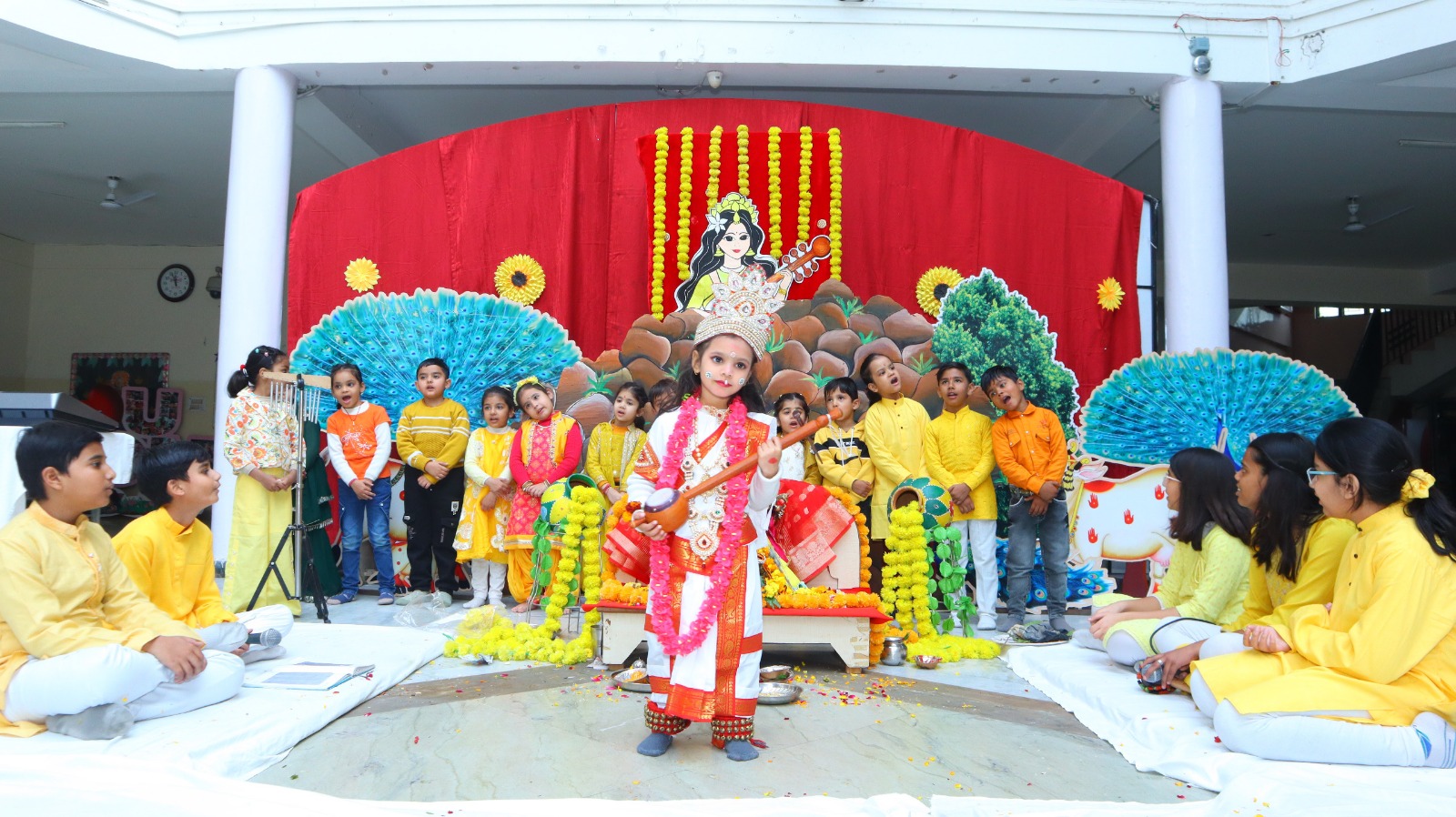 मां शारदे की पूजा कर मांगा विद्या और बुद्धि का आशीर्वाद आर.के. ग्रुप के शैक्षिक संस्थानों में श्रद्धाभाव से मनी वसंत पंचमी