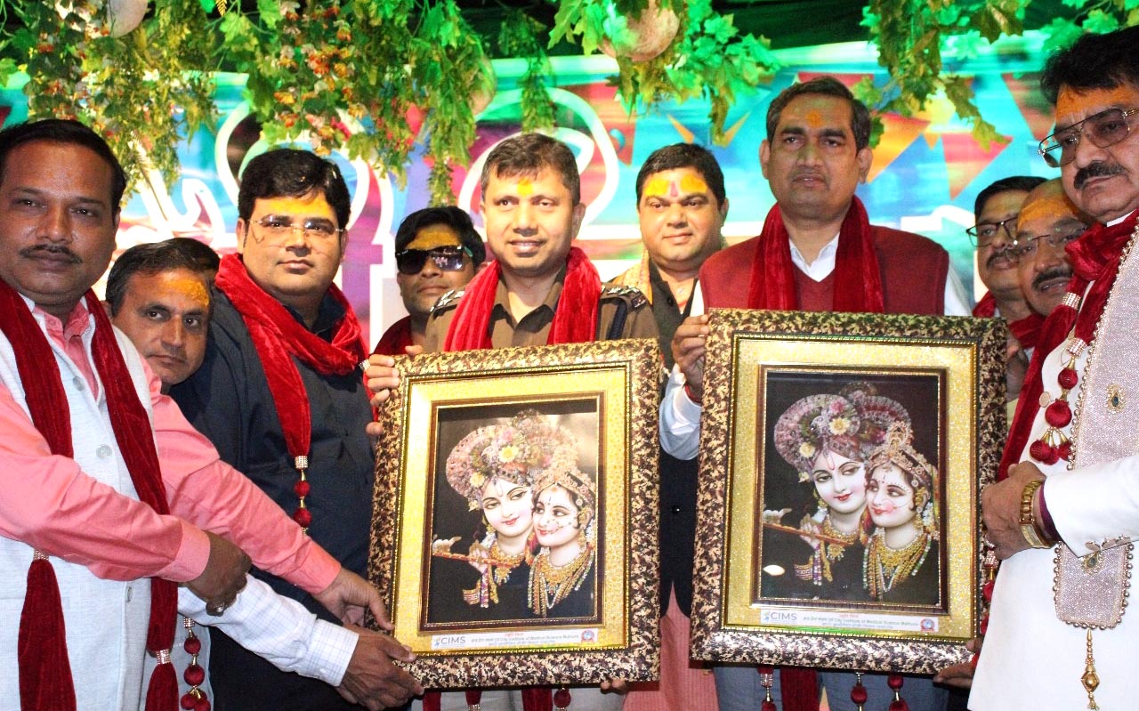 ब्रज प्रेस क्लब का होली मिलन महोत्सव धूमधाम से मना विधायक, अधिकारी, पूर्व मंत्री थिरके होली की मस्ती में नजर आये ब्रज के गणमान्य