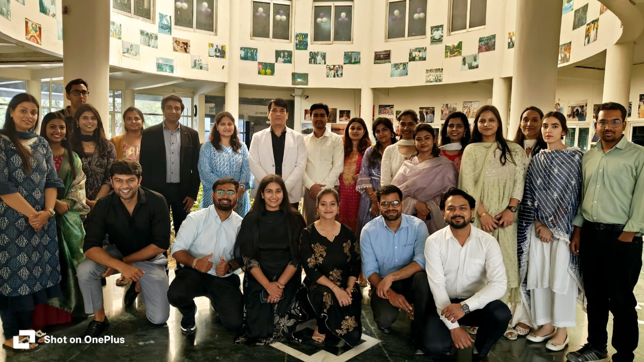 केडी डेंटल कॉलेज के छात्र-छात्राओं दिखाया बौद्धिक कौशल प्राकृतिक दांत को बचाना- कॉन्स एण्ड एंडो की भूमिका पर हुए विविध कार्यक्रम विजेता छात्र-छात्राओं को प्रमाण-पत्र प्रदान कर किया गया प्रोत्साहित