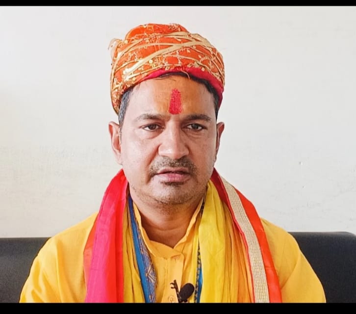 बक्फ बोर्ड की जमीन पर अस्पताल और कॉलेज बनने चाहिए: हिंदू धर्म गुरु दिनेश फलाहारी  देश के प्रधानमंत्री मोदी जी को अपने खून से पत्र लिखकर मांग की,