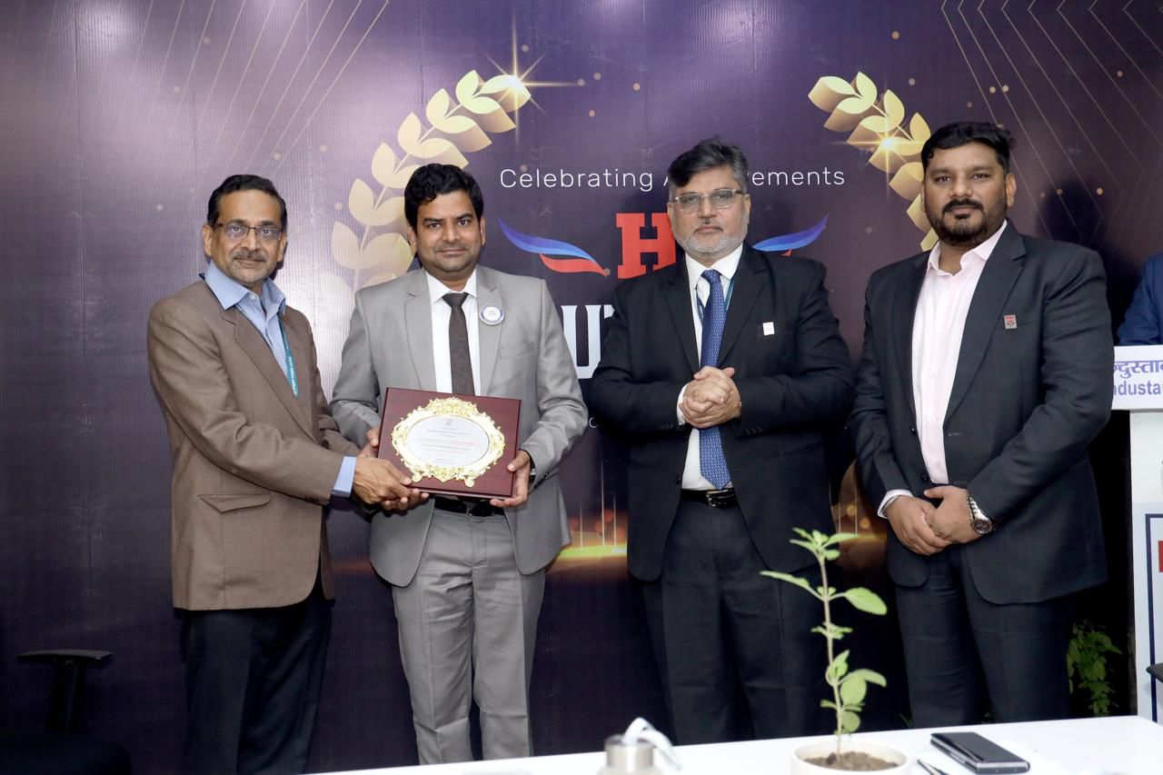 हिंदुस्तान पेट्रोलियम कॉर्पोरेशन लिमिटेड ने उत्तर मध्य क्षेत्र के उत्कृष्ट प्रदर्शन करने वाले डीलरों को जोनल कार्यालय, लखनऊ में सम्मानित किया