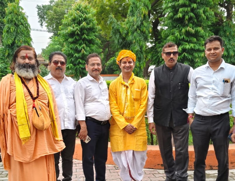 फलाहारी बाबा ने लिखा मुख्यमंत्री और राष्ट्रपति को पत्र   श्री कृष्ण जन्म स्थान पर मूल गर्भ में नंद उत्सव मनाने  की मांग की, संतों ने किया समर्थन