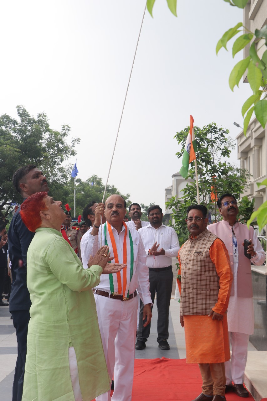 संस्कृति विश्विद्यालय में धूमधाम से मना स्वतंत्रता दिवस
