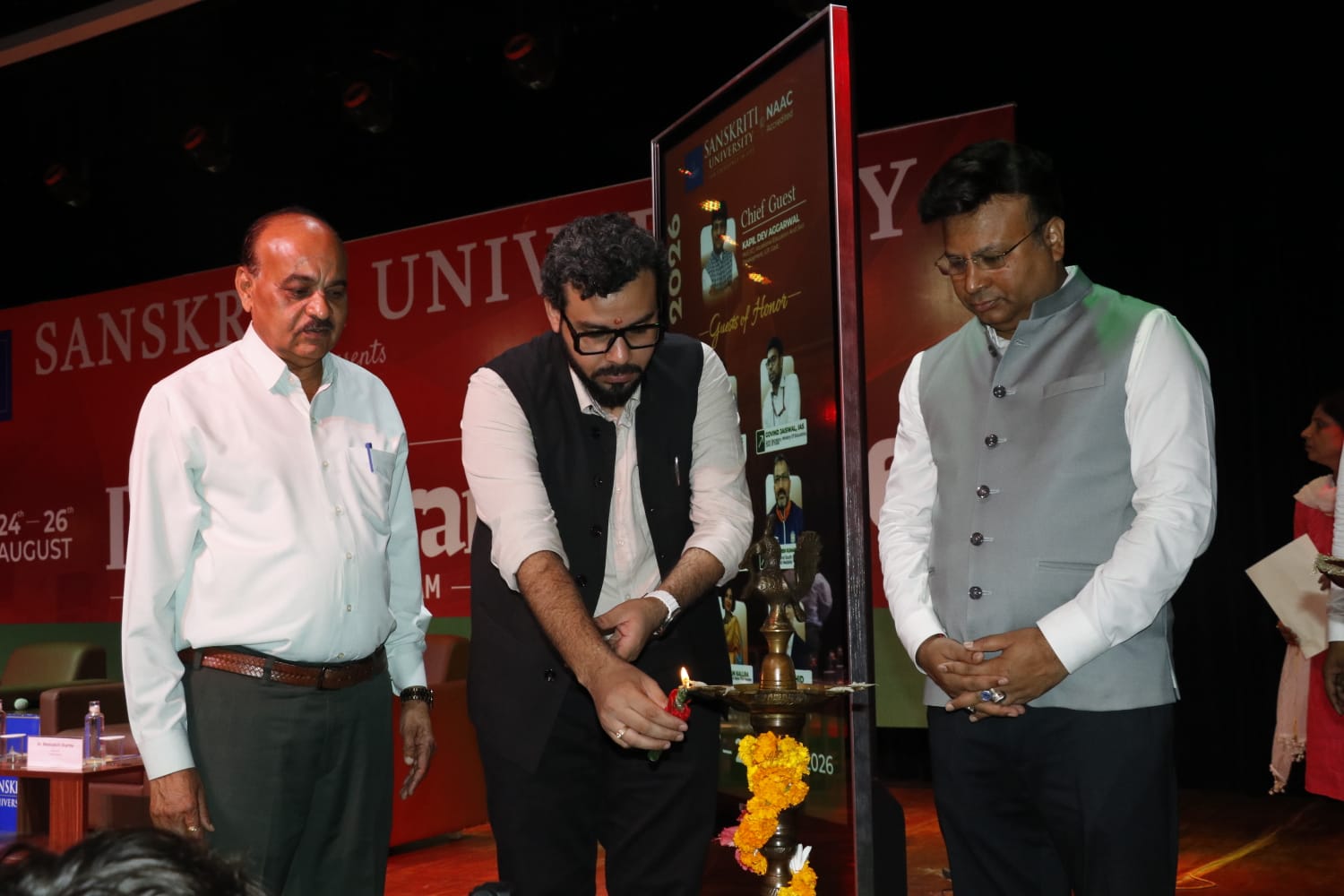 संस्कृति विवि दीक्षारंभः नगर आयुक्त ने विद्यार्थियों को दिखाई दिशा, पूर्व जनरल ने भरा जोश