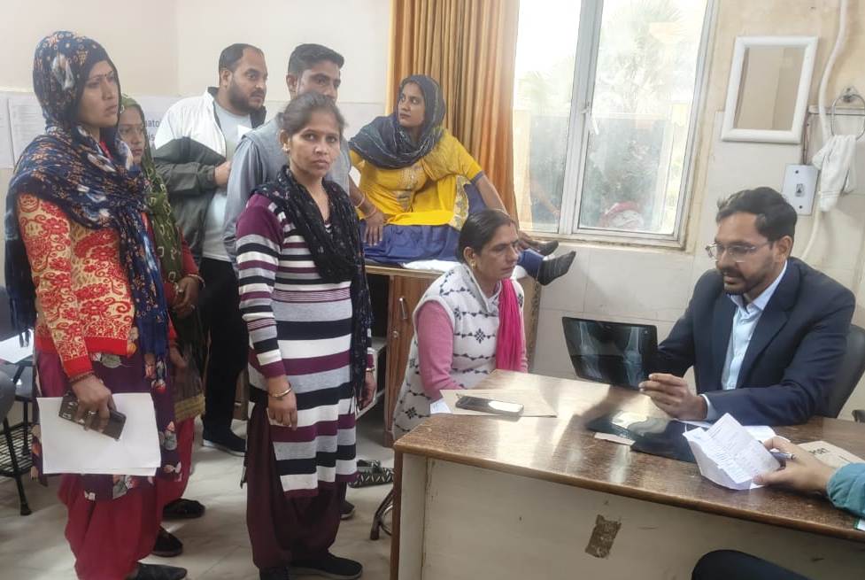 के.डी. हॉस्पिटल में तीन सौ से अधिक हड्डी पीड़ित लाभान्वित विशेषज्ञ चिकित्सकों ने की निःशुल्क जांच और दिया परामर्श