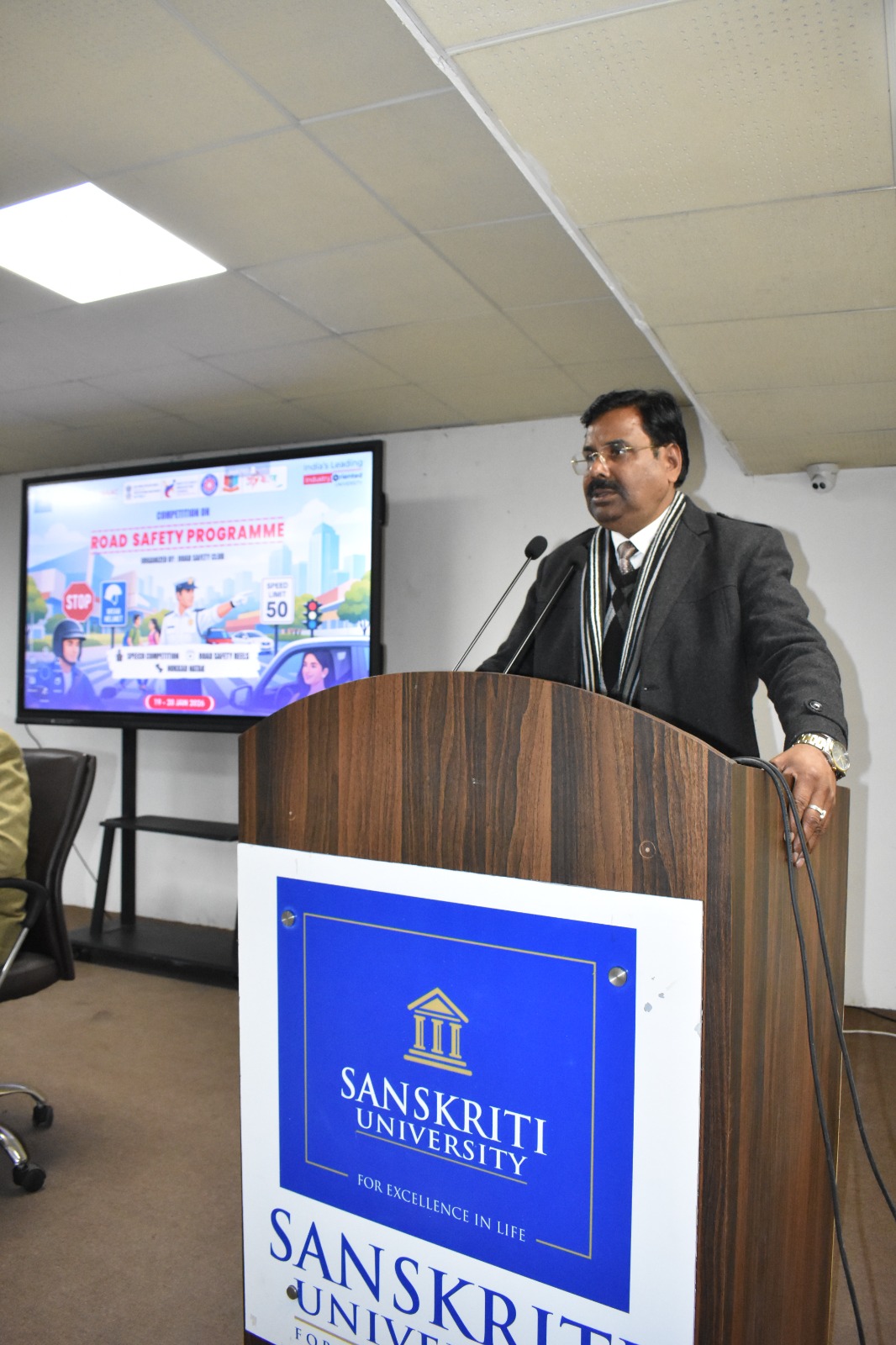 संस्कृति विश्वविद्यालय में सड़क सुरक्षा प्रतियोगिताओ का हुआ आयोजन