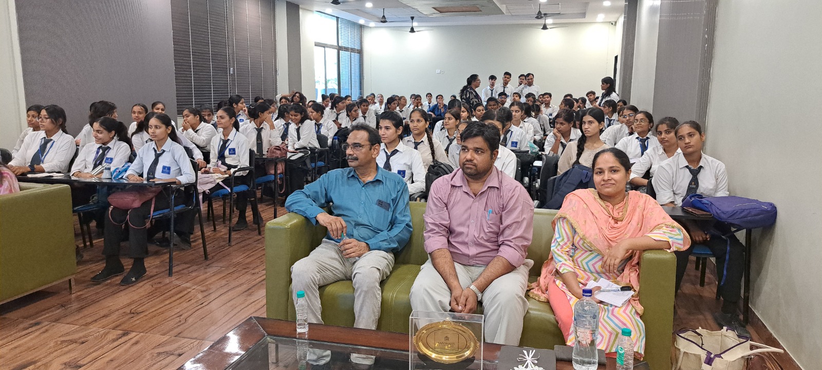 संस्कृति विवि की छात्राओं को उद्यमी बनने के लिए किया प्रेरित